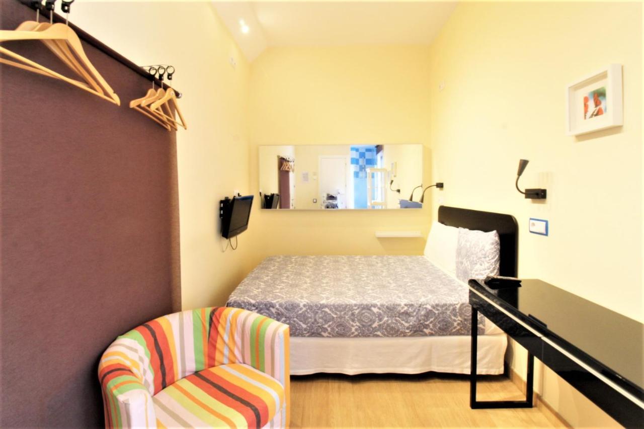 Hostal Arco Iris Madrid Dış mekan fotoğraf